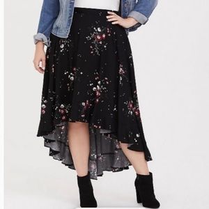 Torrid Black Floral High-Low Skirt - Size 3